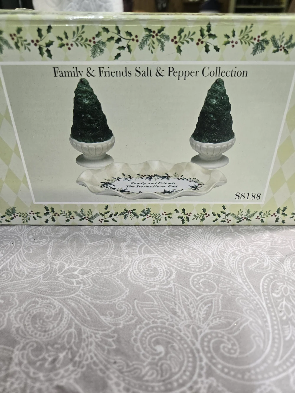 Family & Friends Salt & Pepper Collection - Green Tree SetWinter Magic Family An